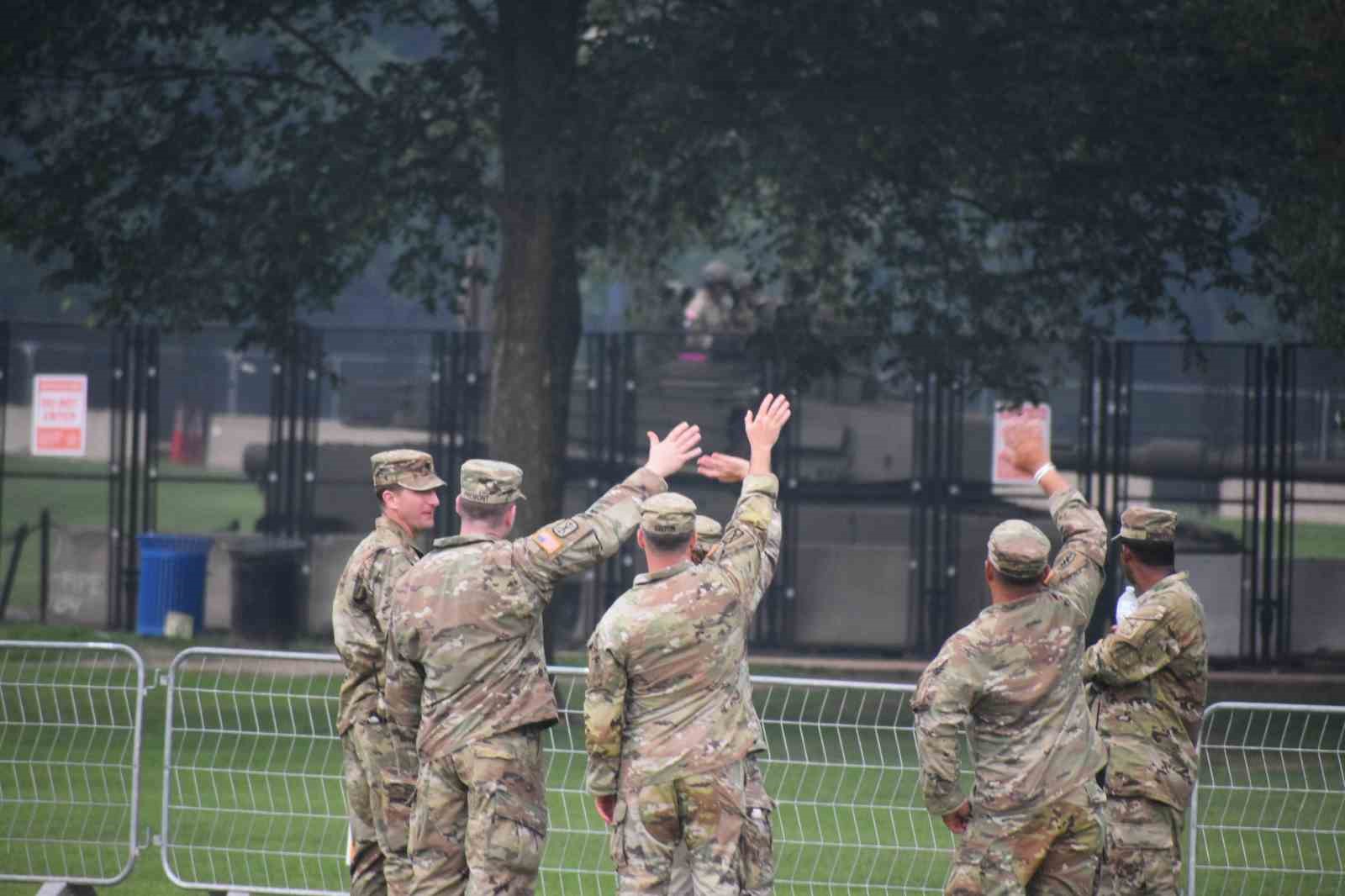 Trump’tan ABD ordusuna övgü, protestoculara gözdağı 