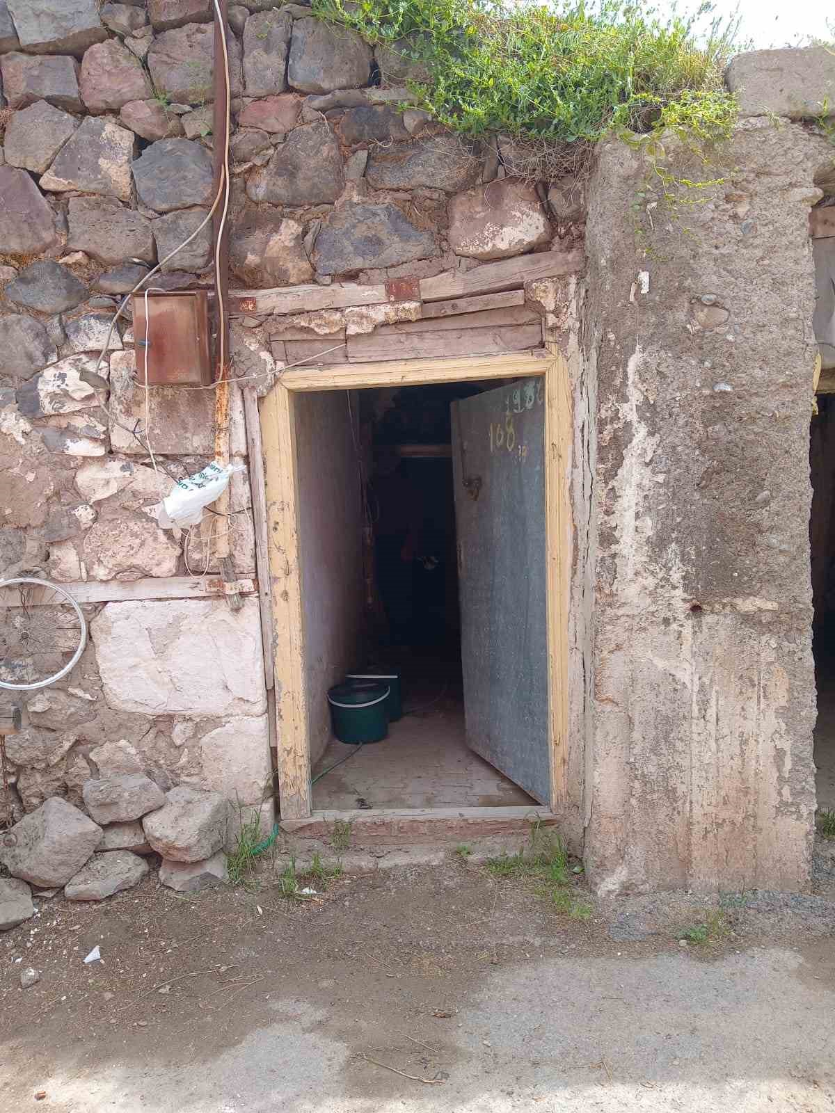 Unutulan kahramanın mezarı sessizliğe gömülüyor 