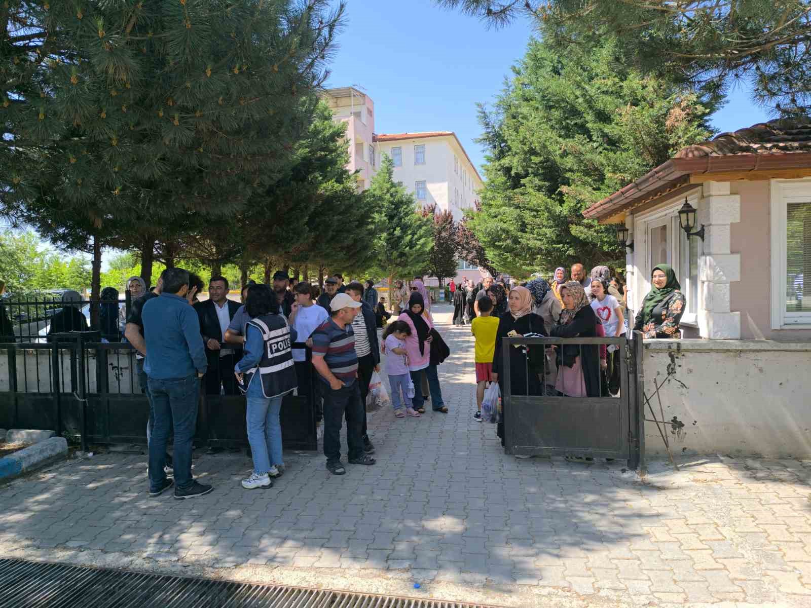 Afyonkarahisar’da LGS 6 bin 730 öğrencinin katılımı ile başladı 