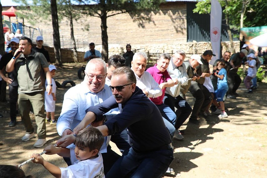 Kazdağları’nda baba-çocuk doğa kampı düzenlendi 