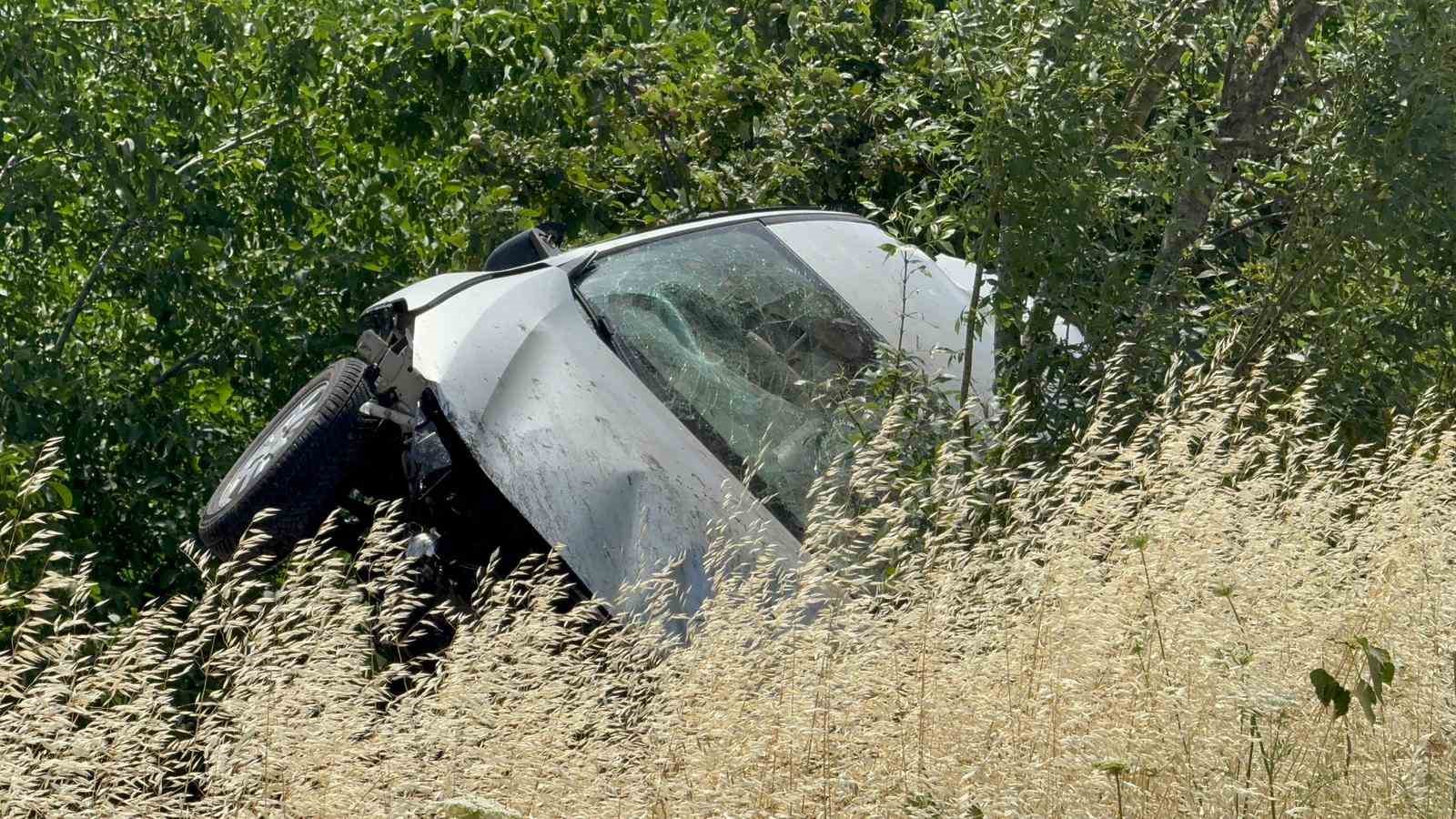 Balıkesir’de takla atan otomobil kanala uçtu 