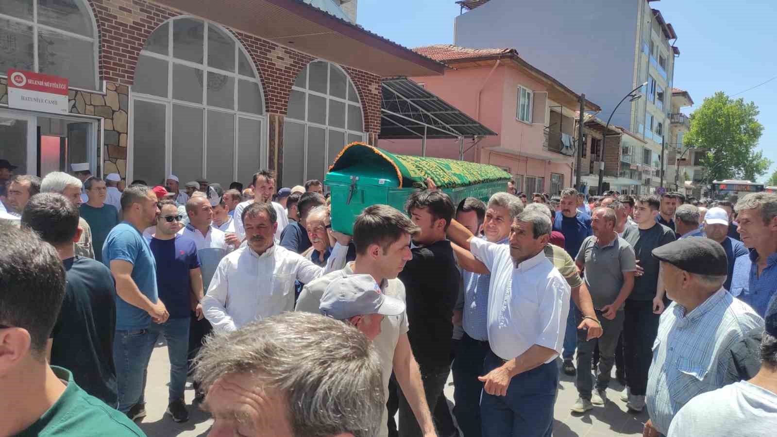 Traktör kazasında ölen genç gözyaşlarıyla defnedildi 