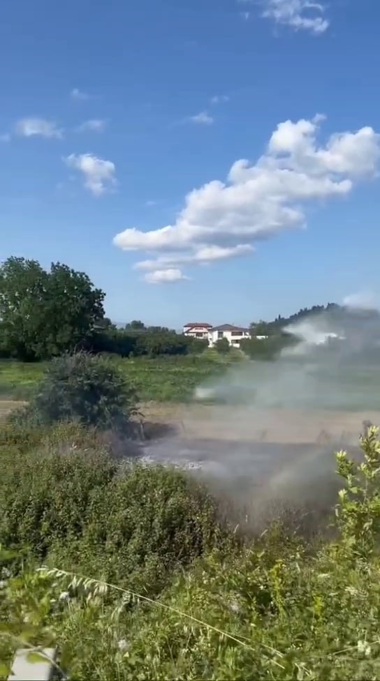 Otluk alanda çıkan yangın, kara yolunu kapladı 