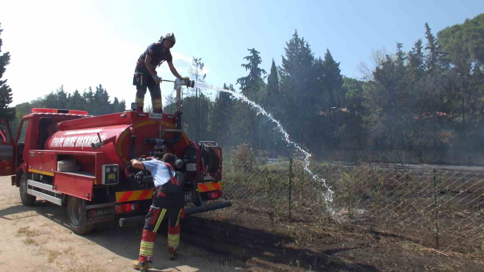 Burhaniye’de ot yangınları bitmiyor 