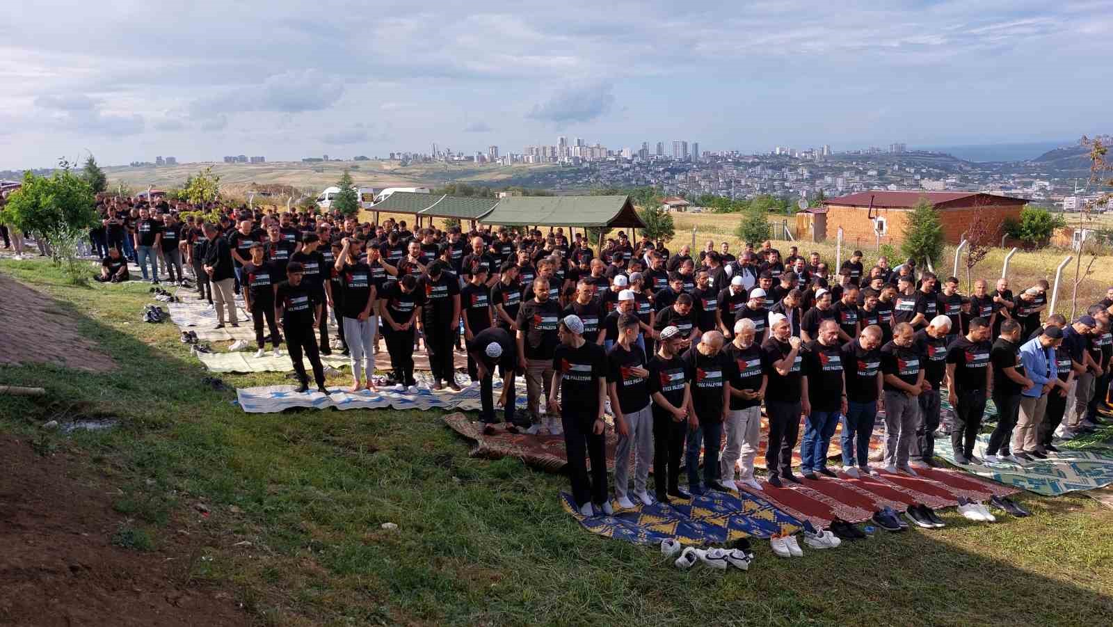 Samsunspor taraftarları, Filistin için dua edip İsrail’i protesto etti 