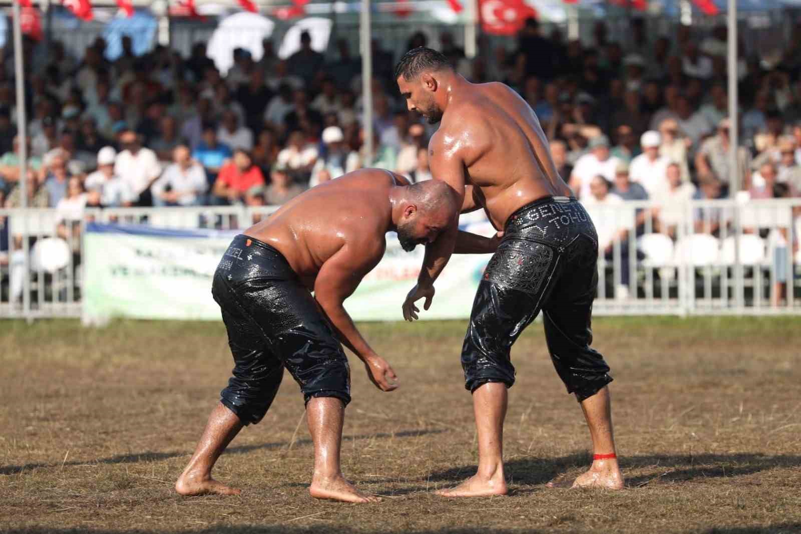 Sekapark Güreşleri’nin başpehlivanı Orhan Okulu oldu 