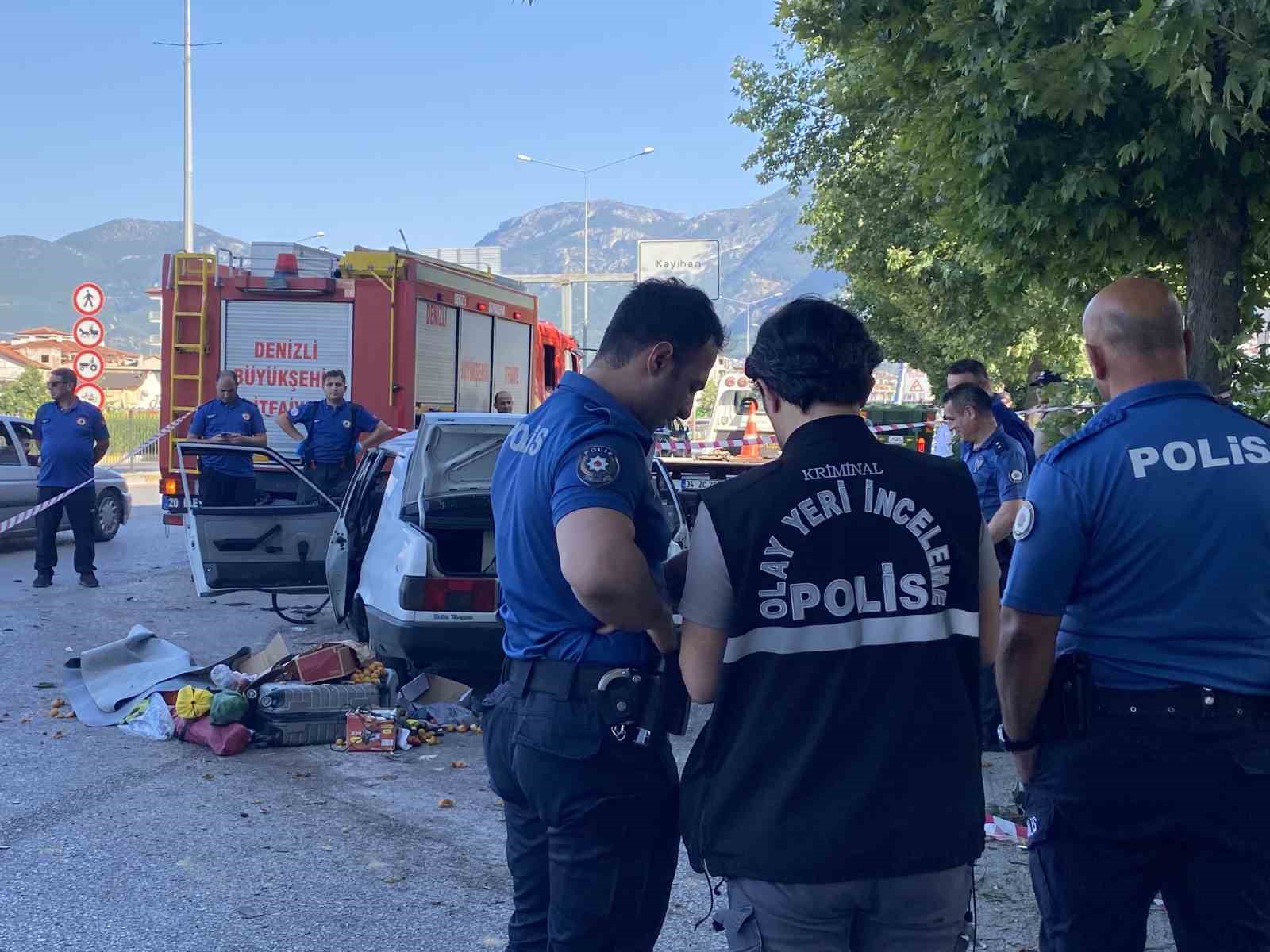 Ağaca çarpan Tofaş hurdaya döndü: 1 ölü, 4 yaralı 