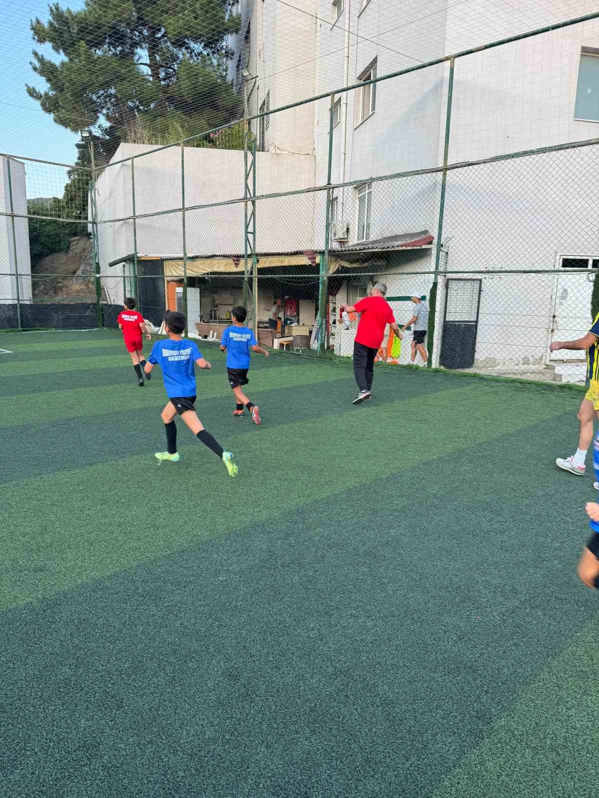 Futbol sahasında Babalar Günü coşkusu 
