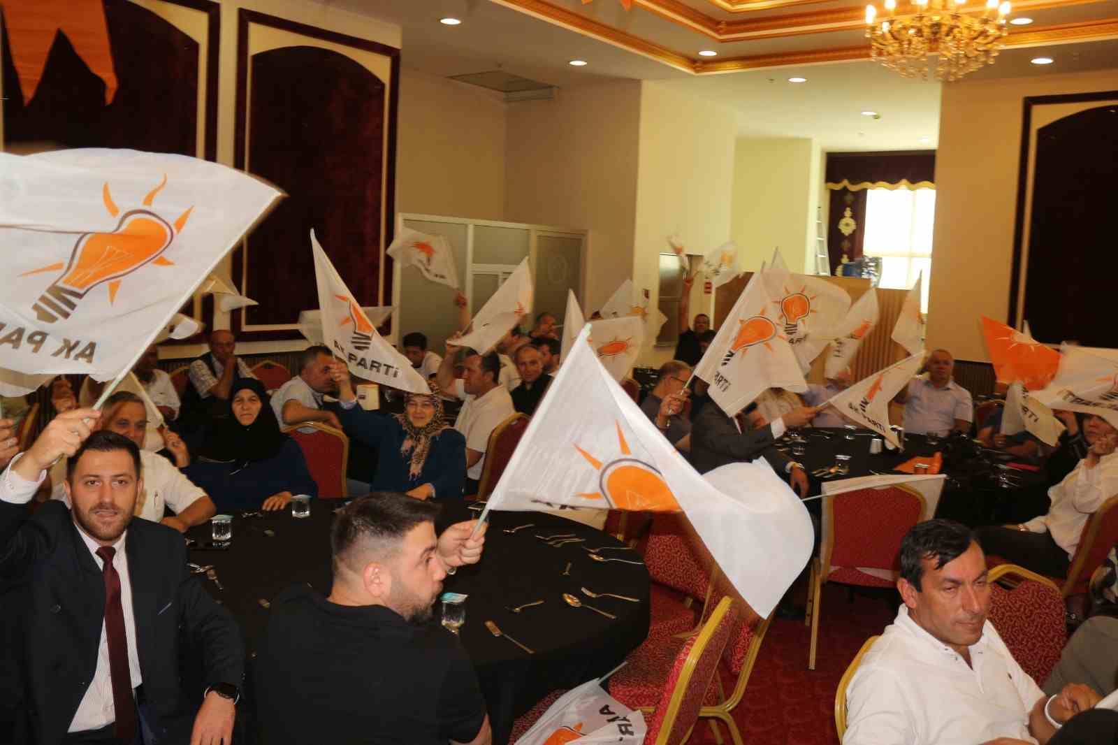 AK Parti Karesi İlçe Başkanlığı Danışma Meclisi toplandı 