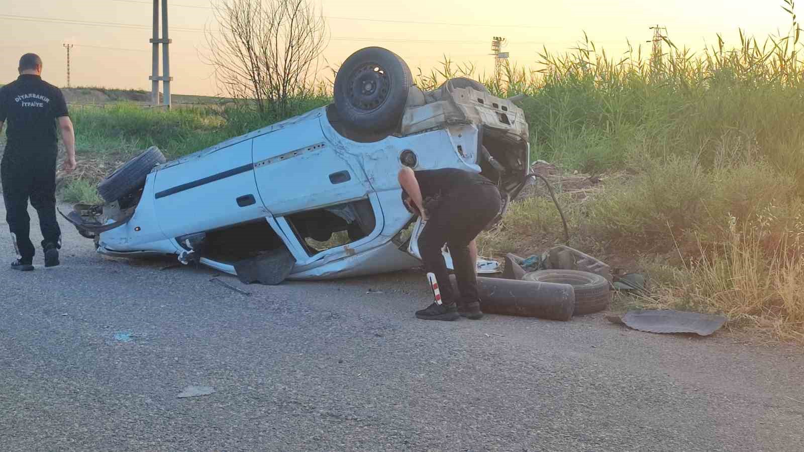 Diyarbakır’da otomobil devrildi: 1 ölü, 4 yaralı 