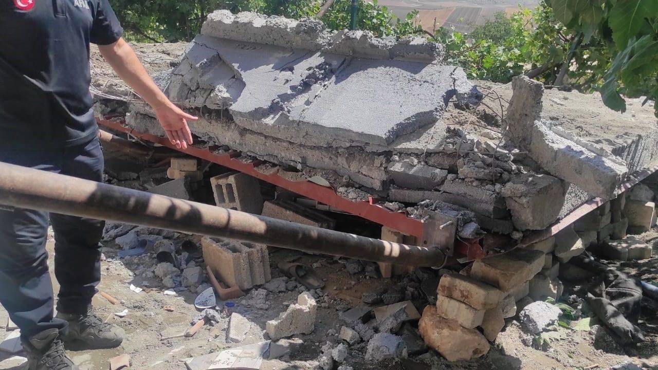 Balkon çöktü: 3 ölü, 6 yaralı