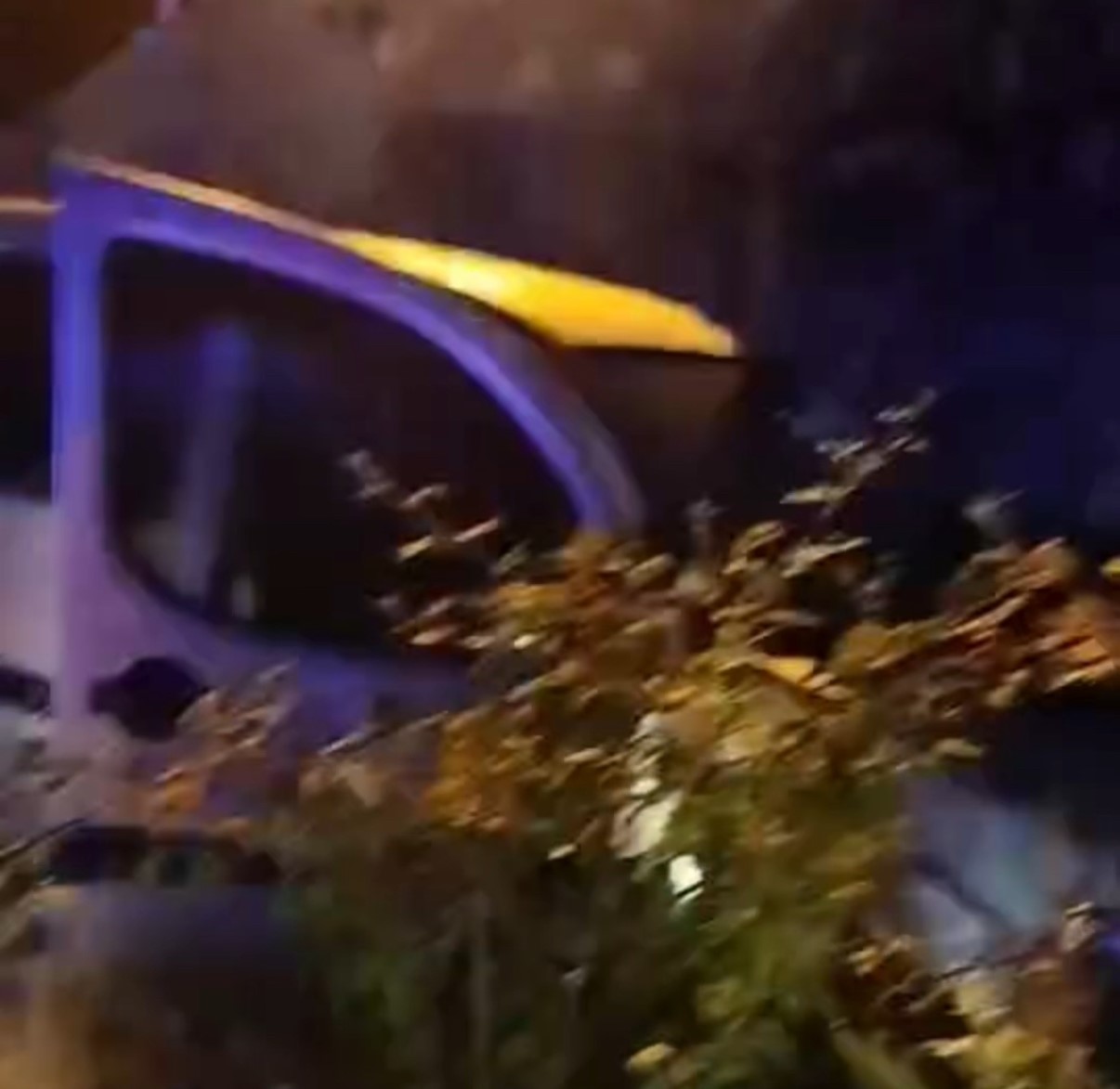 Hafif ticari araç ile otomobil çarpıştı: 6 yaralı 