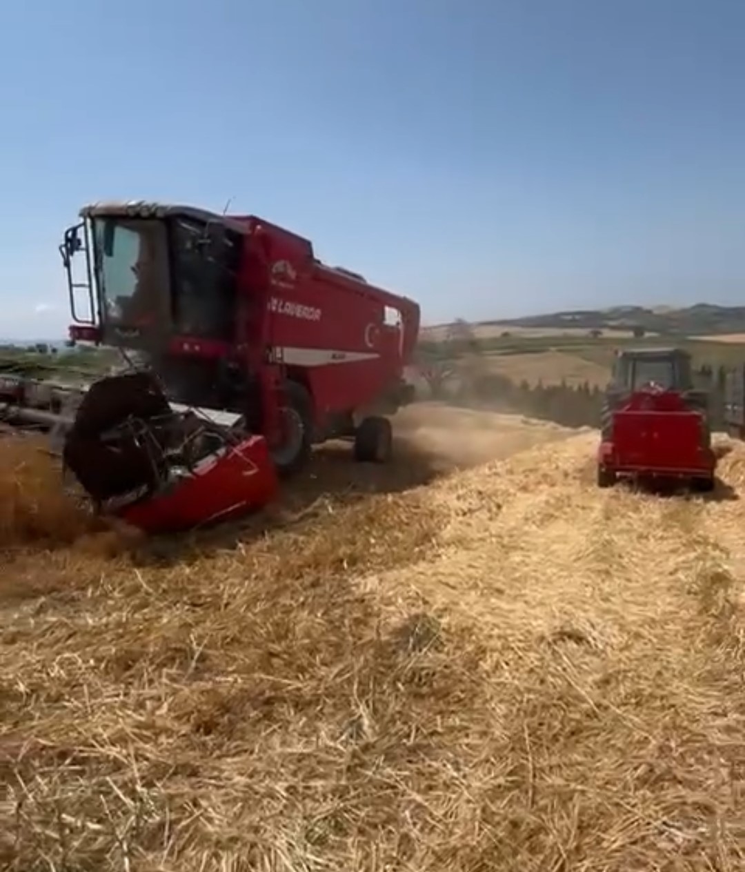 Anız yangınlarına karşı tarlalarda hazır su tankları bekliyor 