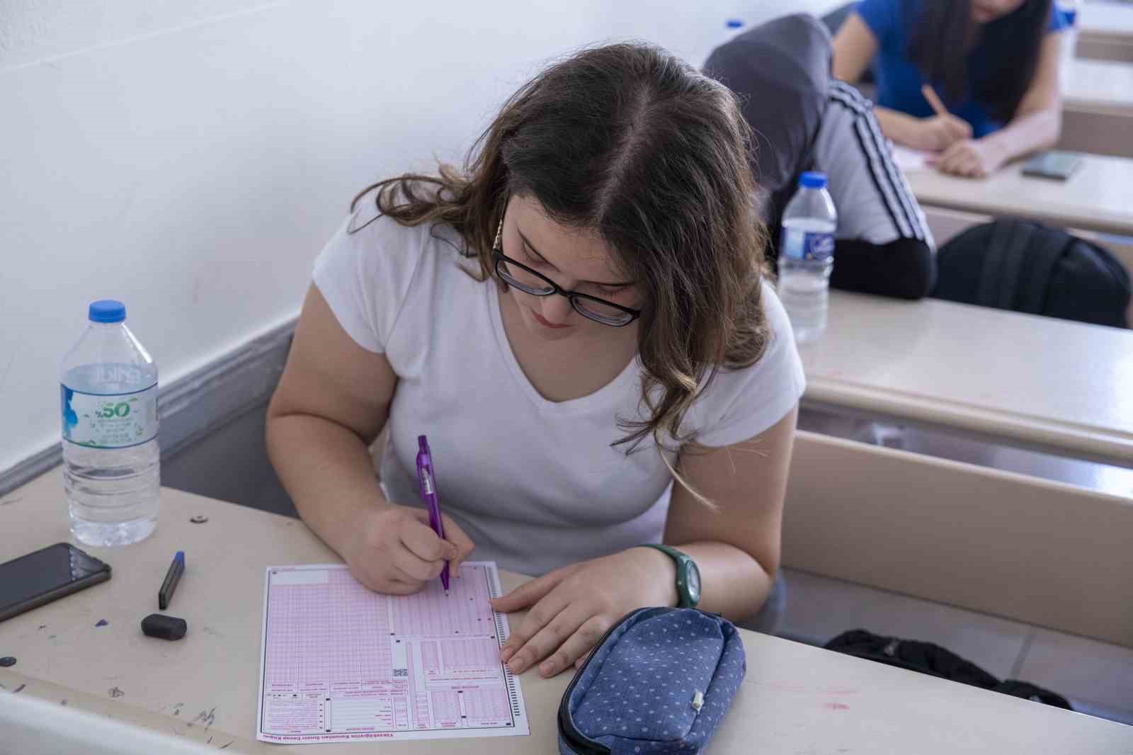 Mersin’de YKS’ye girecek öğrencilere uzman desteği 