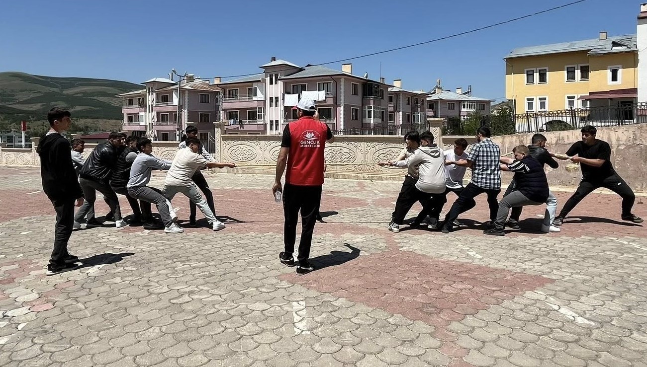 Bayburt’ta lise öğrencilerine yönelik yıl sonu şenliği düzenlendi 