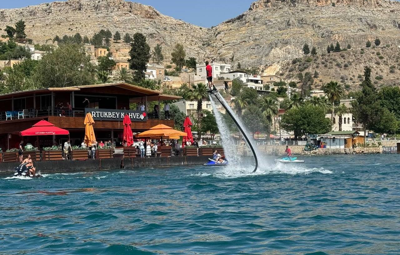 Şanlıurfa ilk defa flyboard ve jet ski gösterisine sahne oldu 