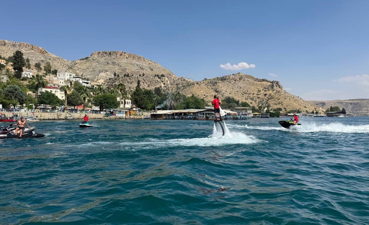 Şanlıurfa ilk defa flyboard ve jet ski gösterisine sahne oldu 