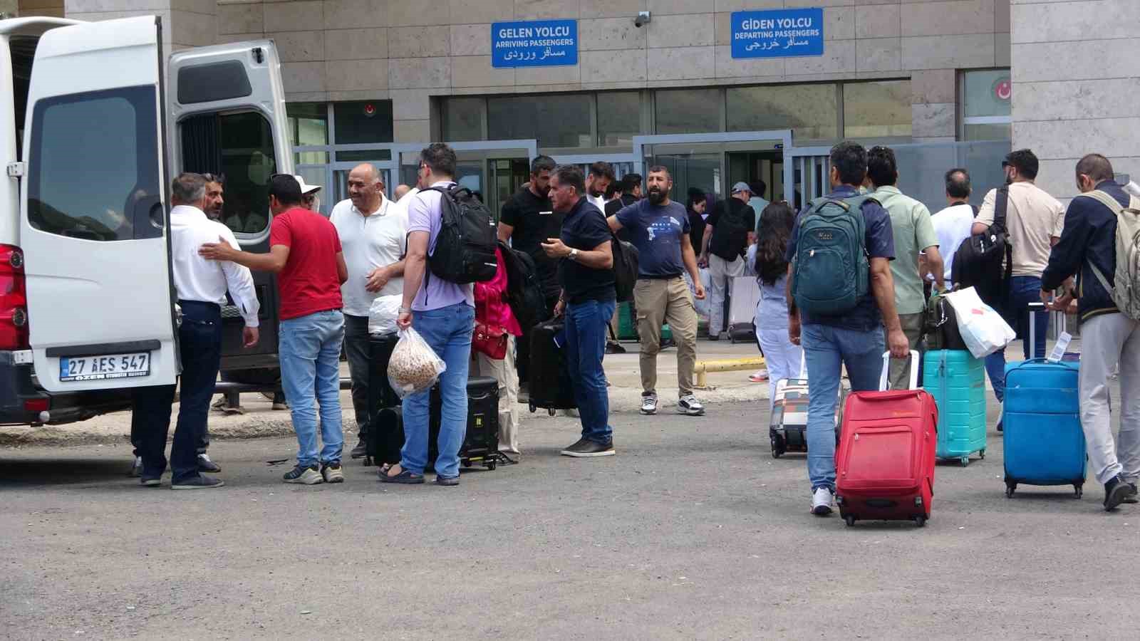 İran-İsrail savaşının 4’üncü gününde Van sınırında dönüş hareketliliği 