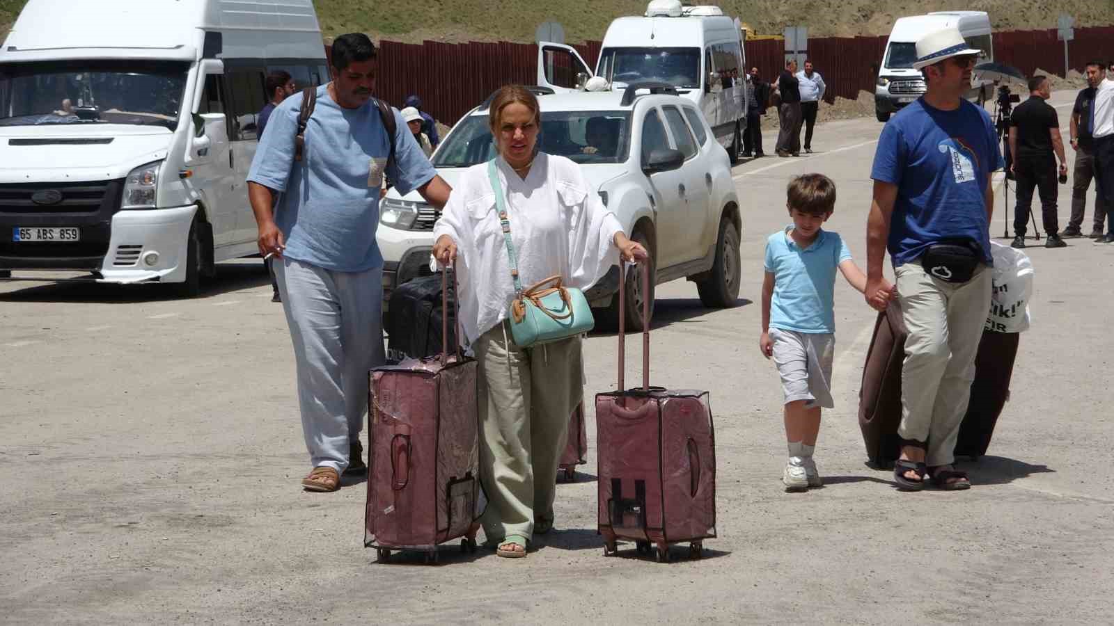 İran-İsrail savaşının 4’üncü gününde Van sınırında dönüş hareketliliği 