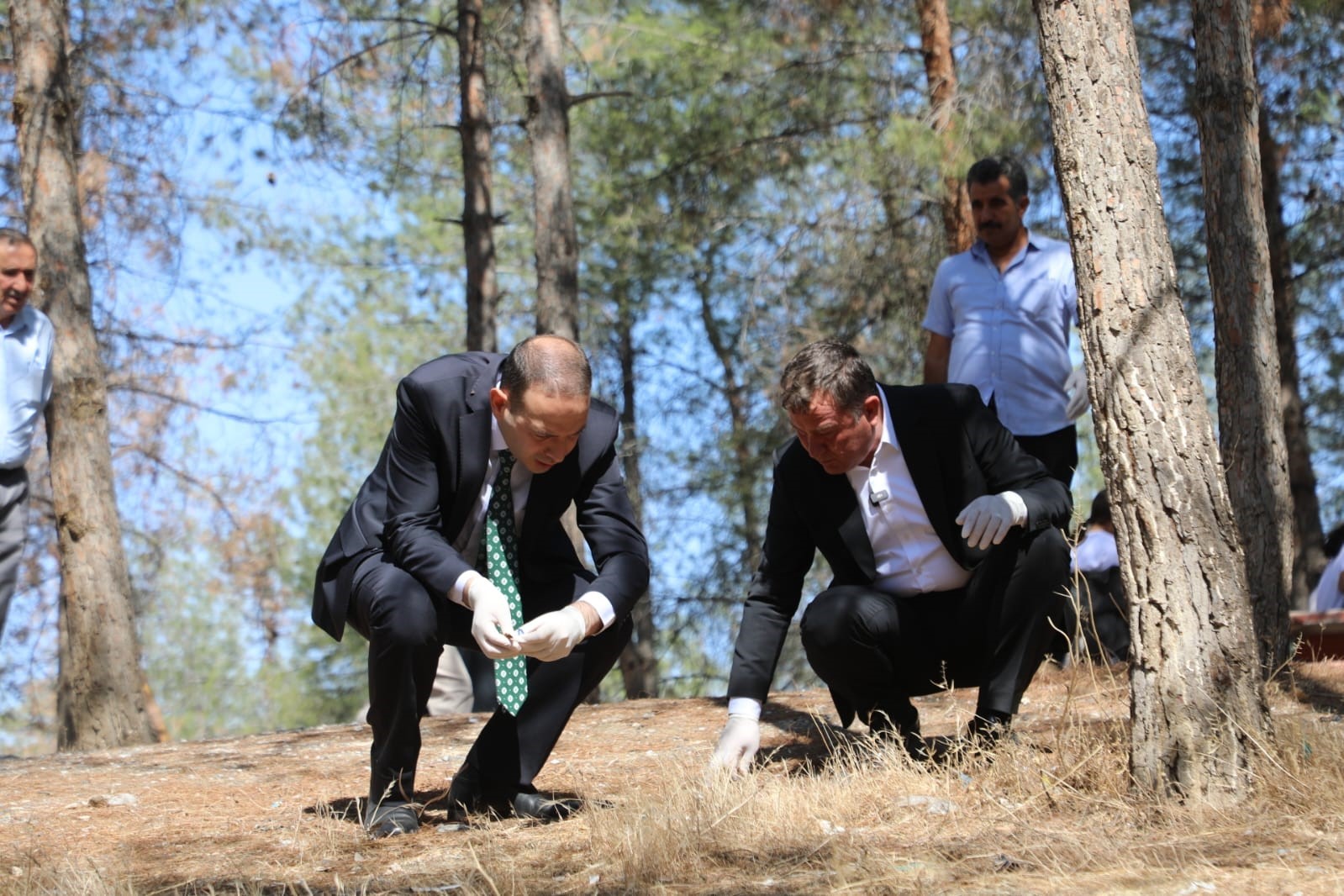 Kaymakam ve Başkandan çevre temizliği 