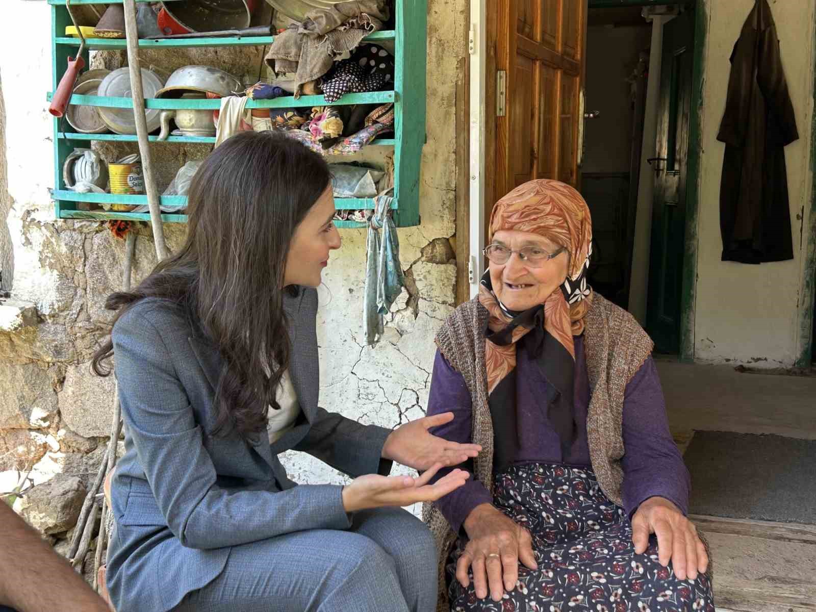 Balıkesir’de 84 yaşındaki teyzenin kaymakam heyecanı
