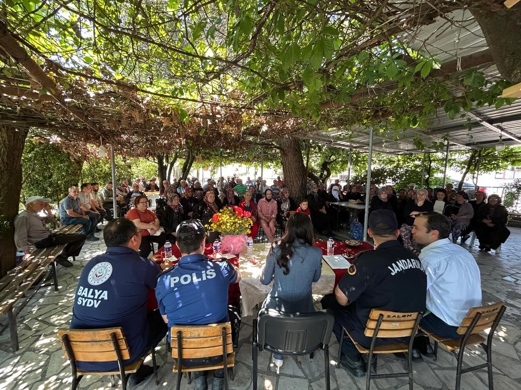 Balıkesir’de 84 yaşındaki teyzenin kaymakam heyecanı 