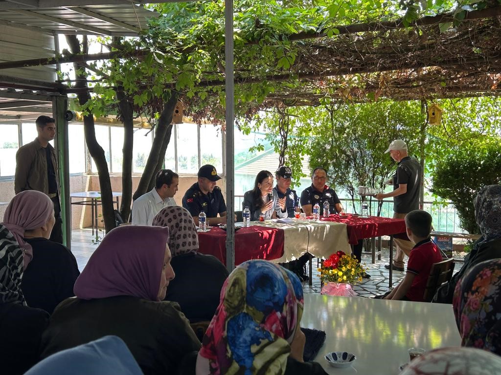 Balıkesir’de 84 yaşındaki teyzenin kaymakam heyecanı 