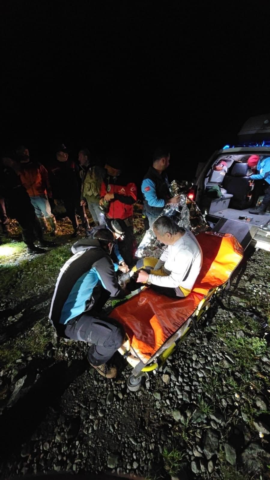 Trabzon’da yayladaki buzul kütlesi dağcıların rotasını değiştirdi, 75 kişi kayıp sanıldı 