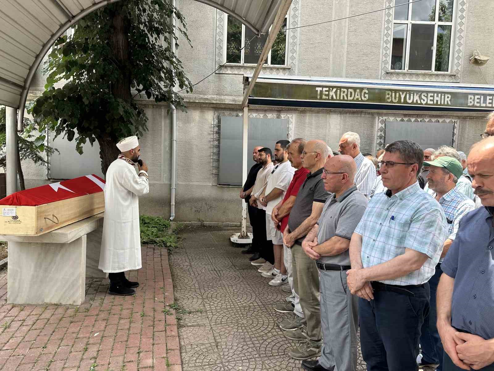 102 yaşındaki Muratlı’nın eğitim çınarına veda 