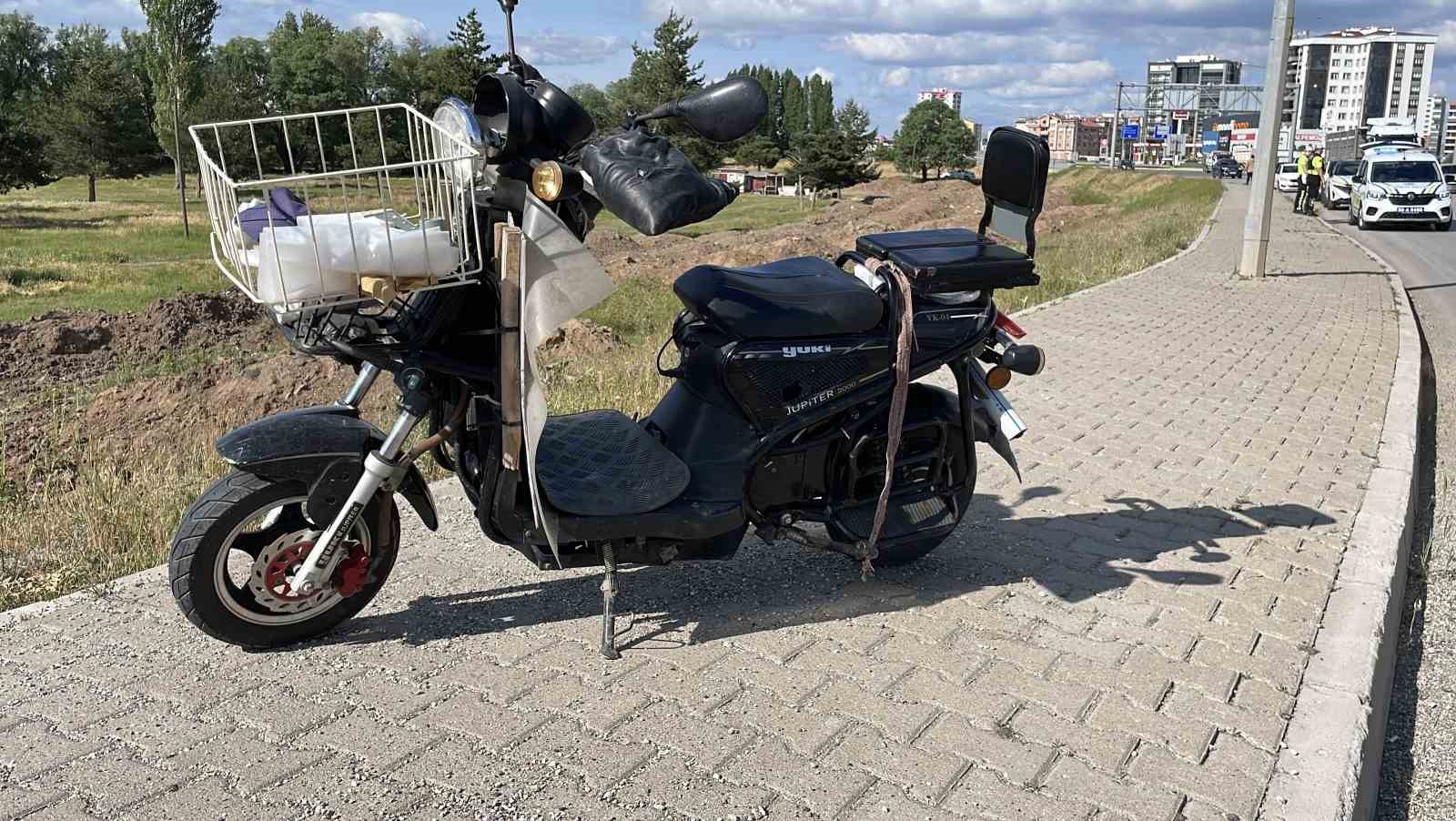 Tırın çarptığı elektrikli motosiklet sürücüsü ağır yaralandı 