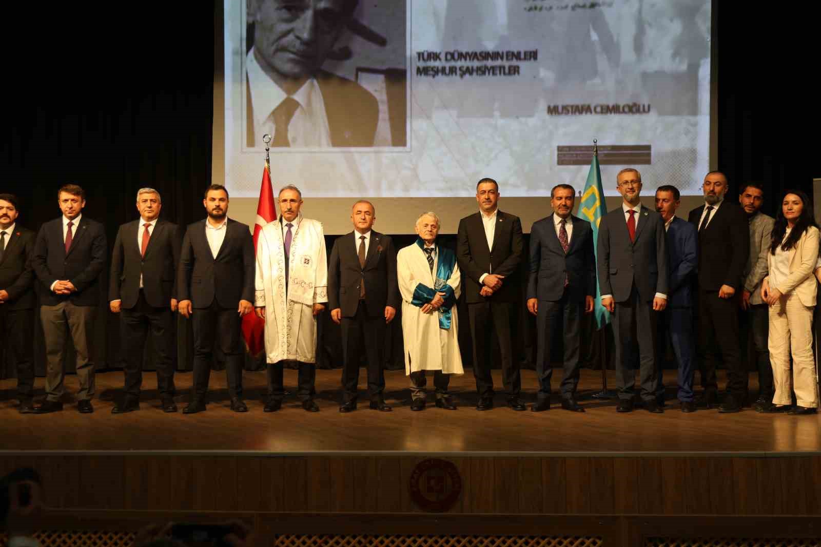 Elazığ’da Kırım Tatar Türk Halkı Milli Lideri Mustafa Abdülcemil Kırımoğlu’na fahri doktora verildi 