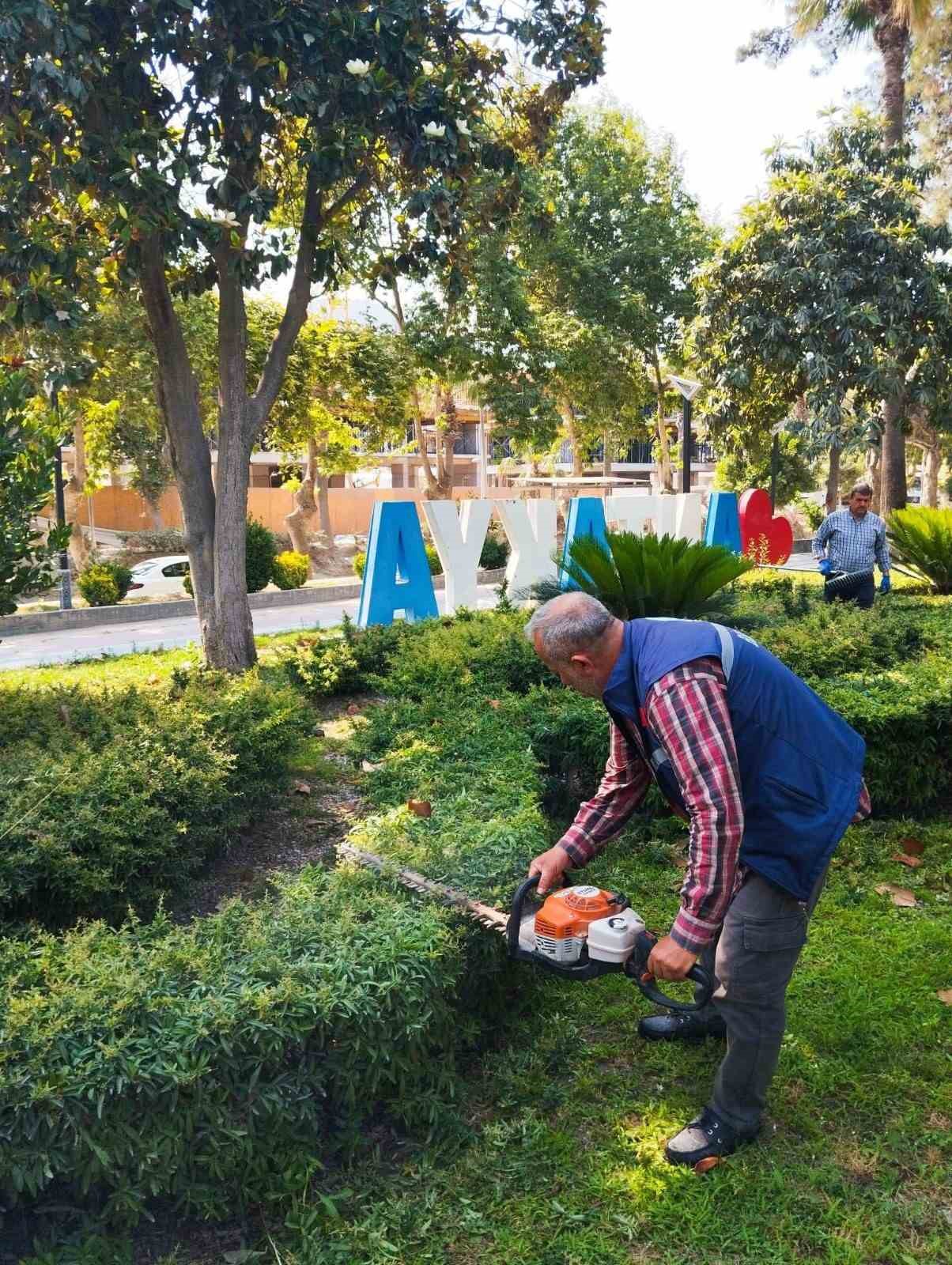 Antakya Belediyesi’nden parklar ve yeşil alanlarda titiz çalışma 