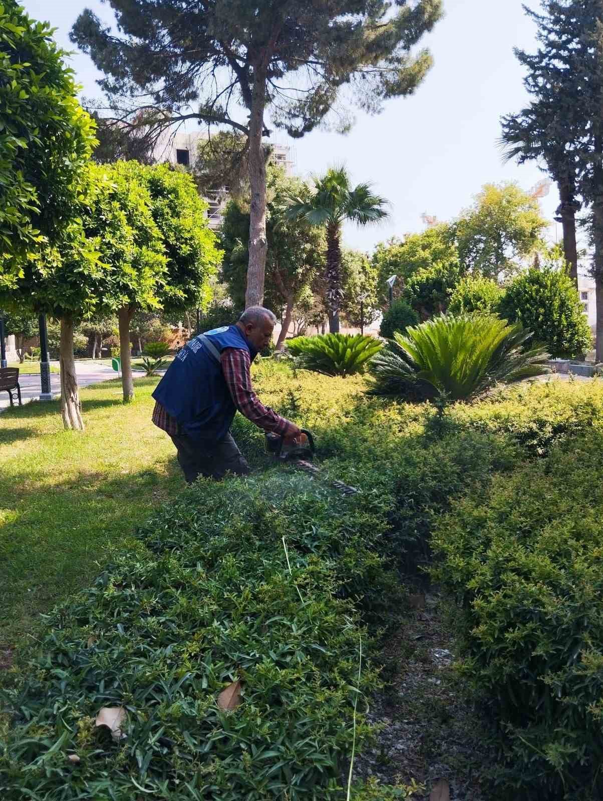 Antakya Belediyesi’nden parklar ve yeşil alanlarda titiz çalışma 