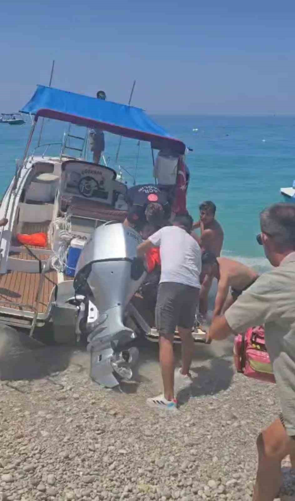 Eğitim alan kadın pilot denize düştü 