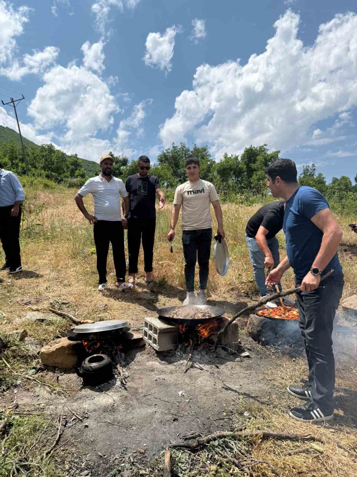 Karabeyli gençler geleneksel piknikte buluştu 