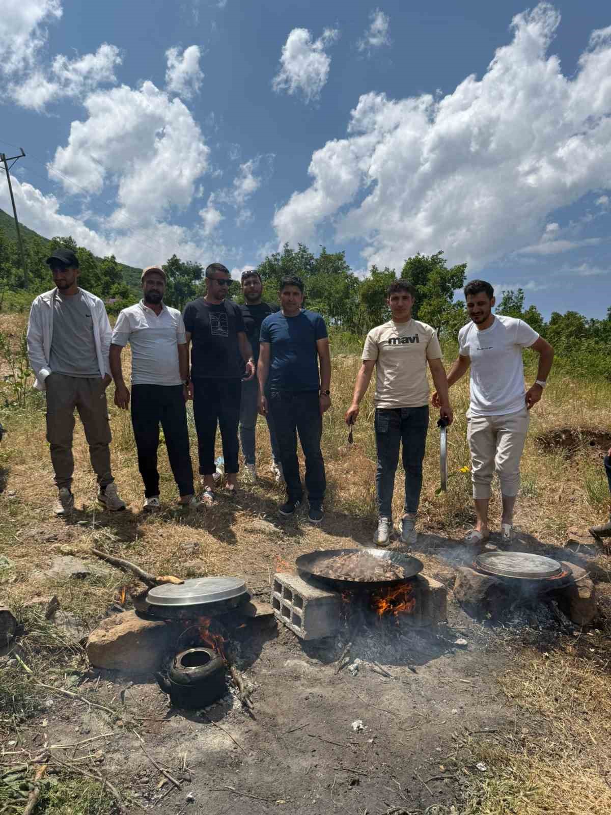 Karabeyli gençler geleneksel piknikte buluştu 