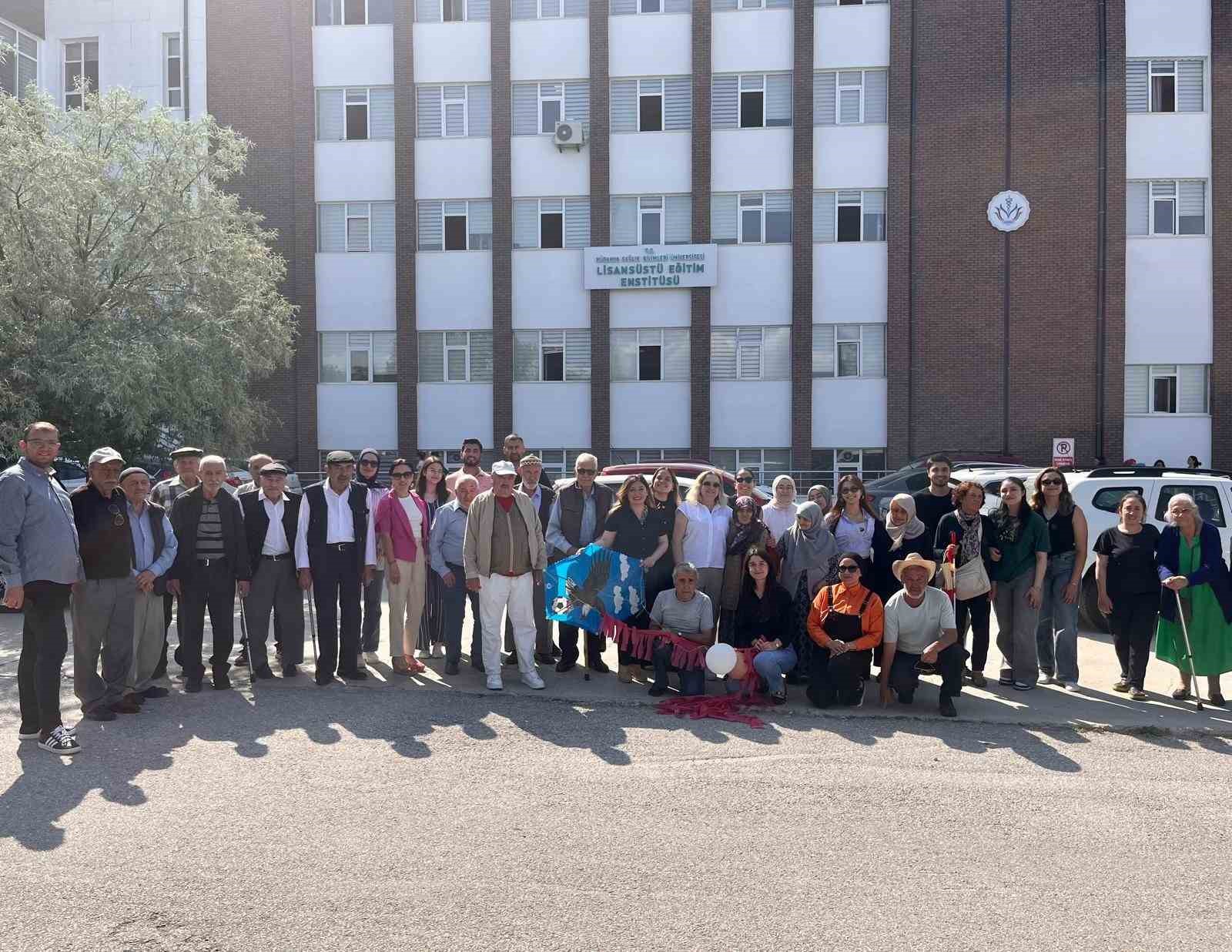 Kütahya’da öğrencilerden huzurevi sakinlerine egzersiz uygulaması 