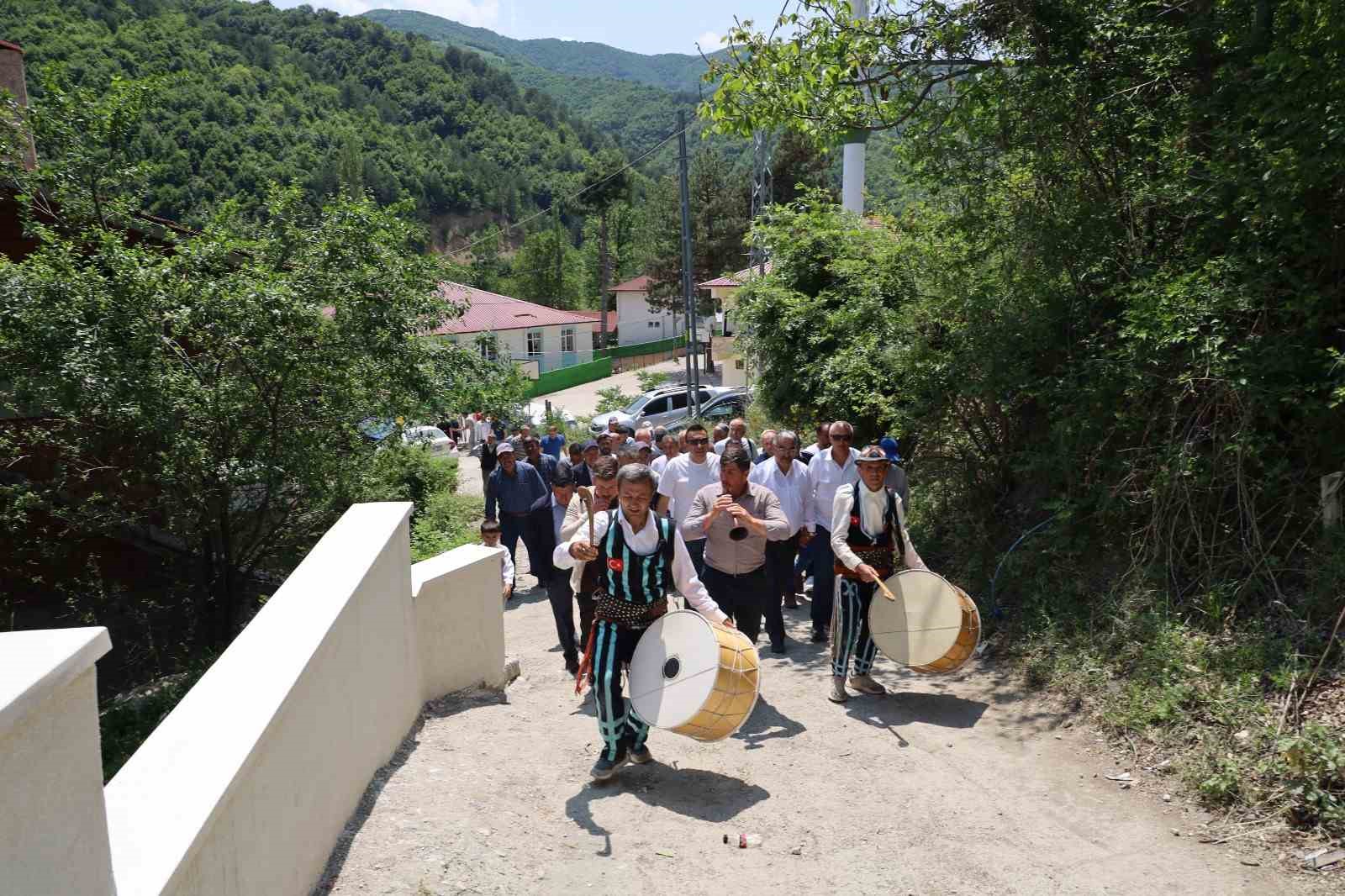 6 asırlık gelenek yaşatıldı: Düğün ve güreş coşkusu bir arada 