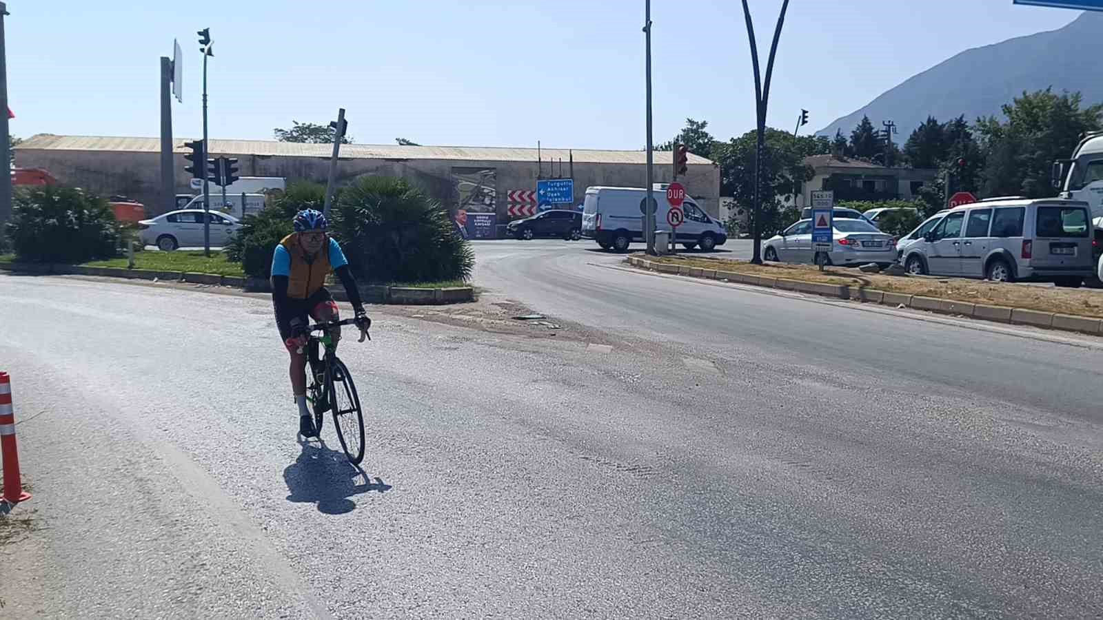 Manisalı Bisikletçi Ferdi Zeyrek için pedal çevirdi 