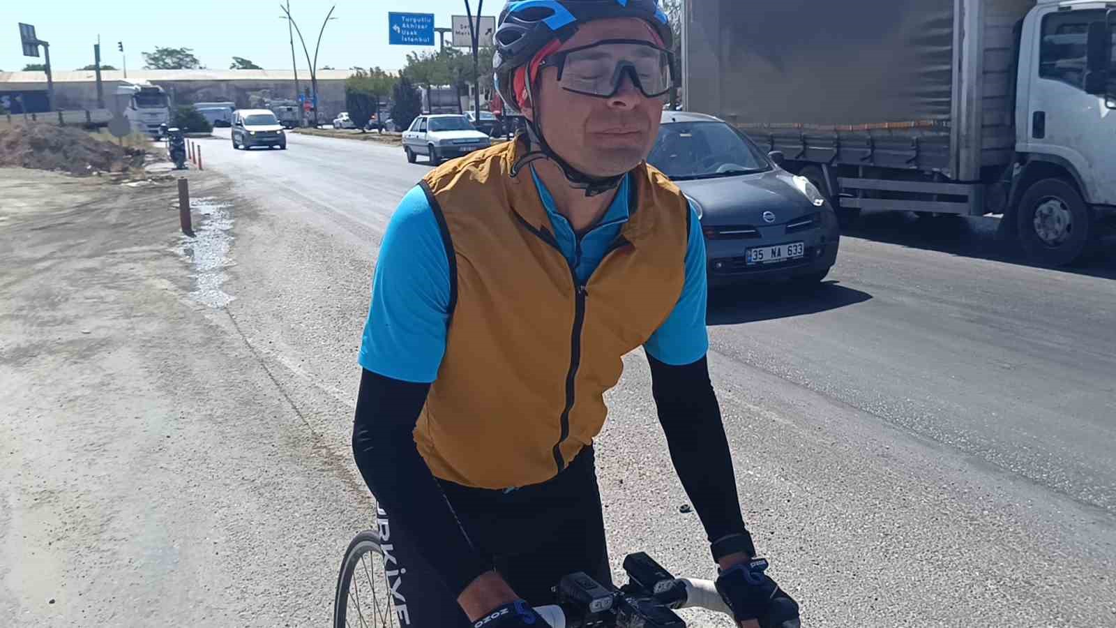 Manisalı Bisikletçi Ferdi Zeyrek için pedal çevirdi 
