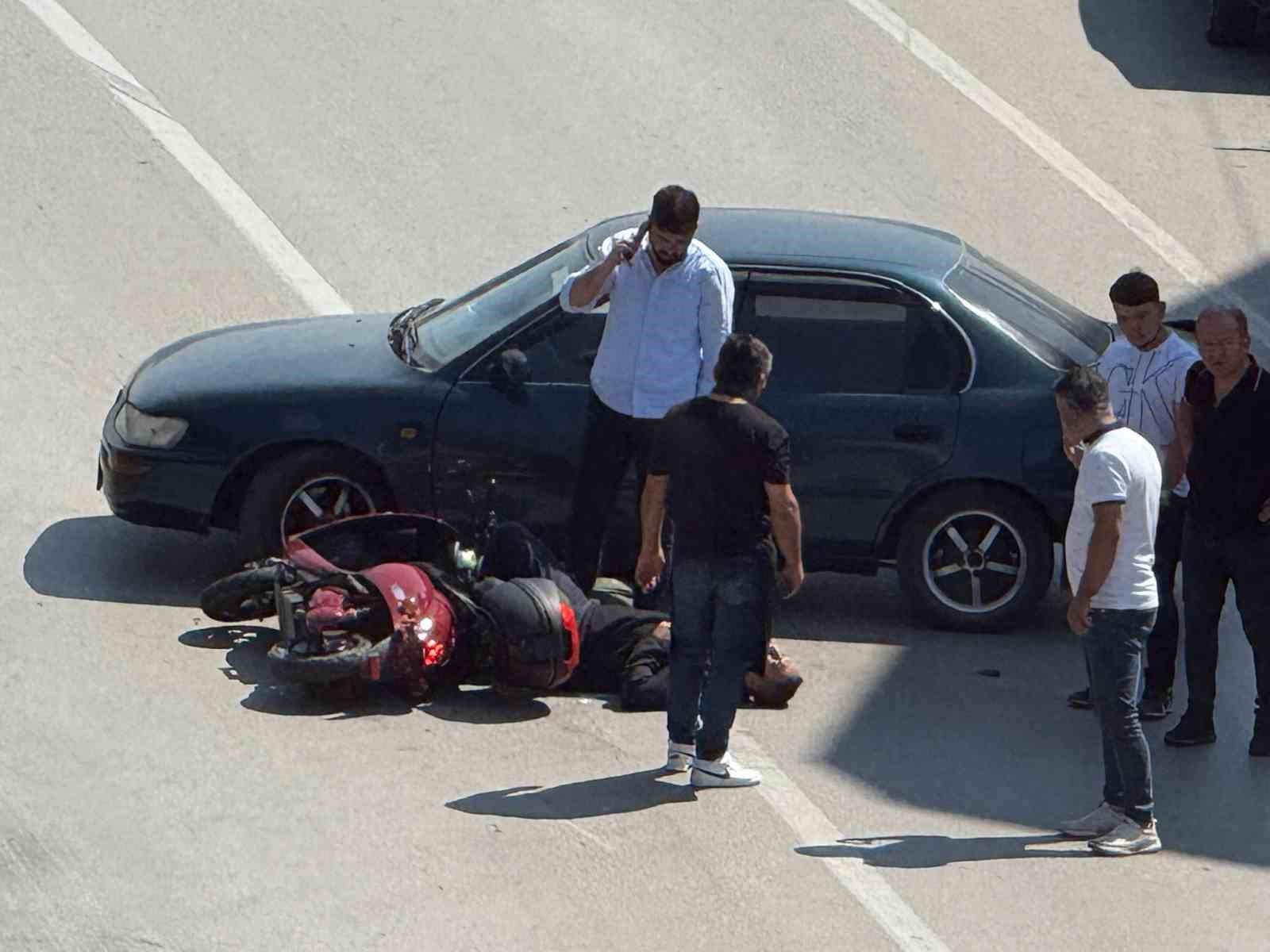 Otomobil ile çarpışan motosiklet sürücüsü yaralandı 