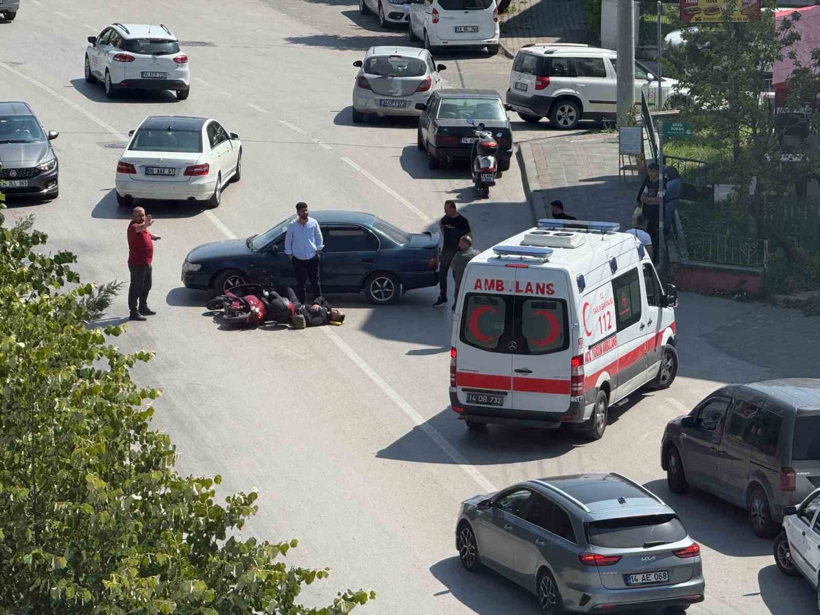 Otomobil ile çarpışan motosiklet sürücüsü yaralandı 