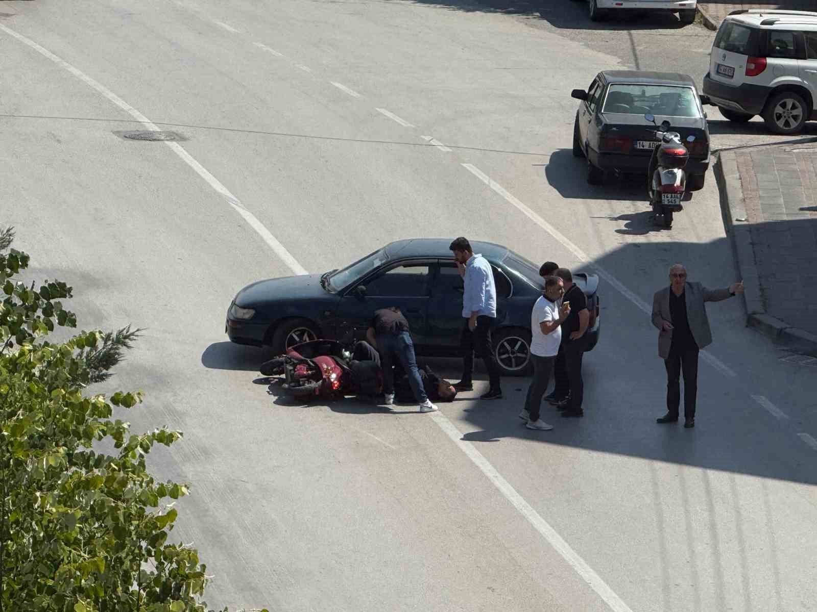 Otomobil ile çarpışan motosiklet sürücüsü yaralandı 