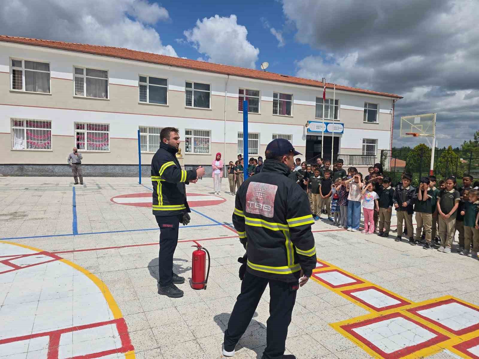 Alaca Belediyesi’nden miniklere yangın eğitimi 