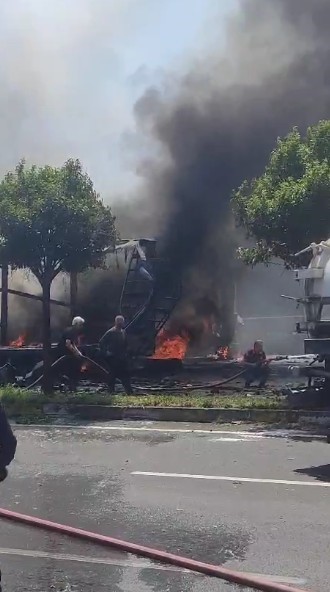 Sakarya’da korkunç kaza: Araçlarda yangın çıktı 