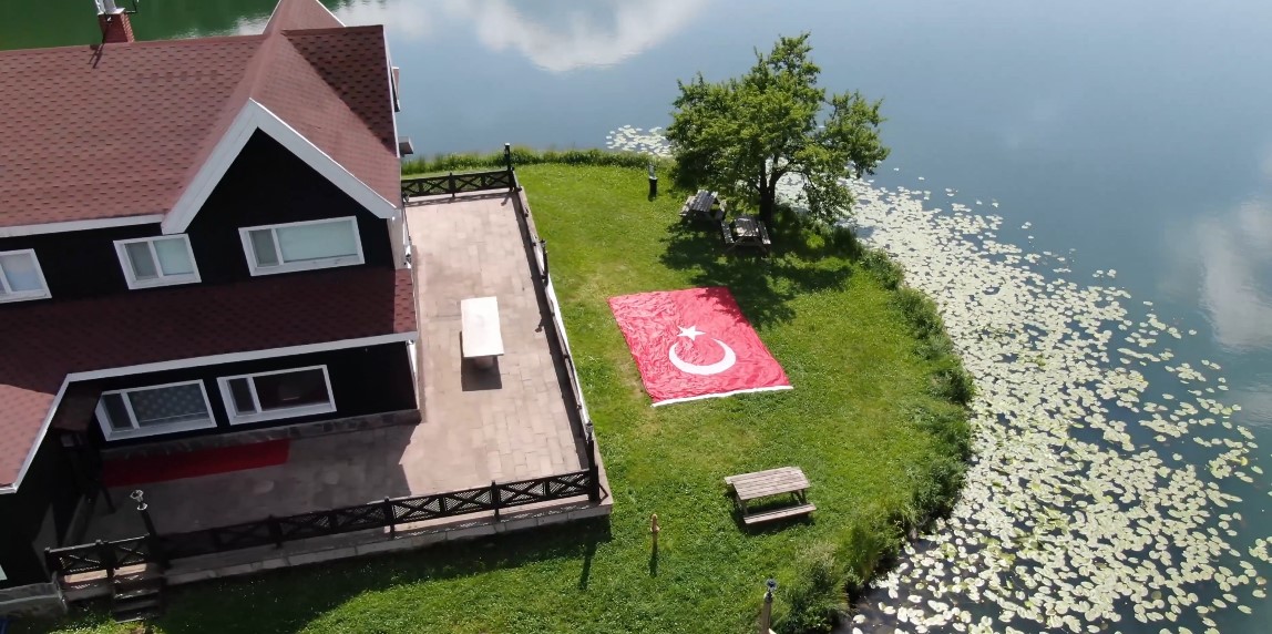 Jandarma 186. yılını böyle kutladı: Gölün içinde Türk bayrağı açtılar 