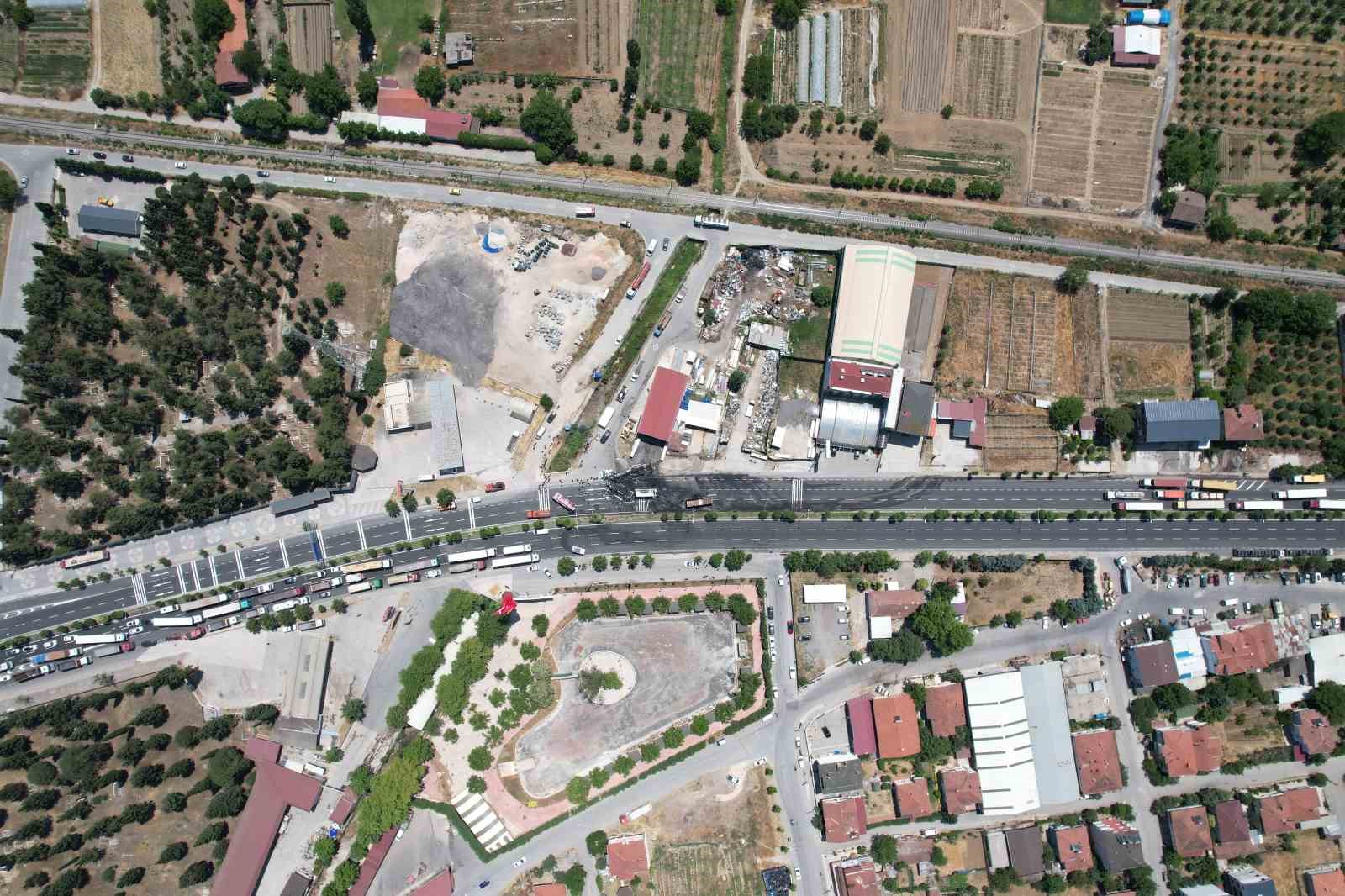 D-650’de kontrolden çıkan tır karşı şeride geçerek faciaya yol açtı: 1 ölü, 2 yaralı 