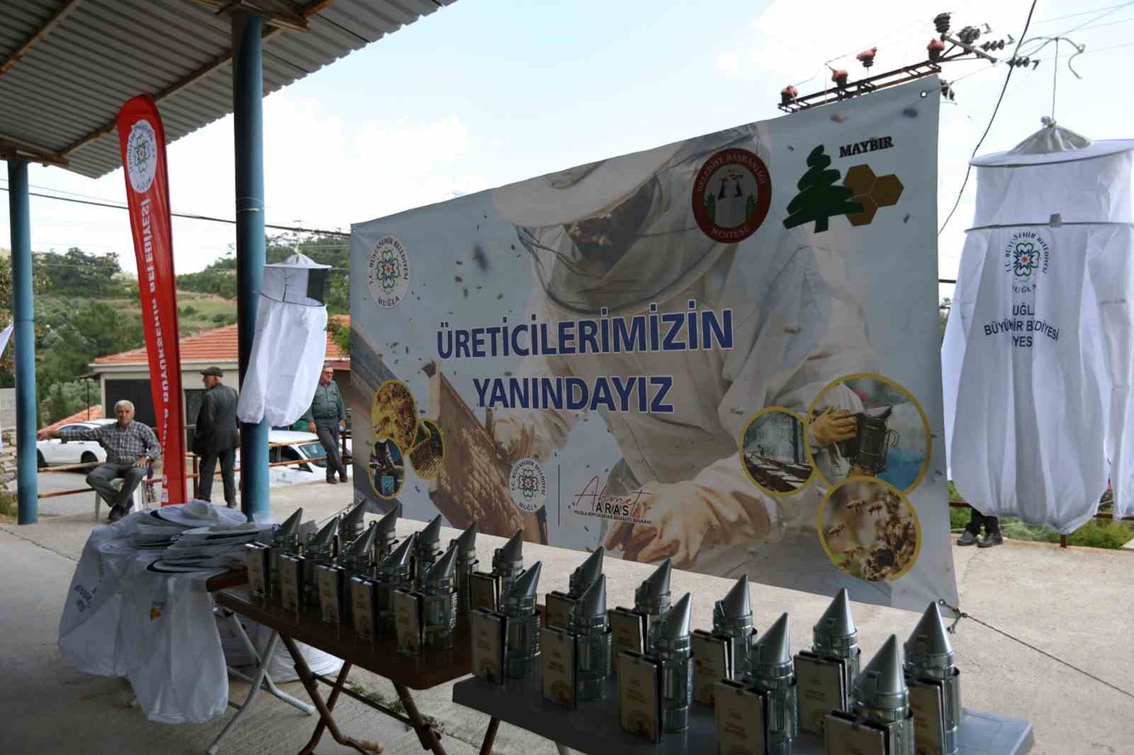 Muğla Büyükşehir’den arıcılara maske desteği 