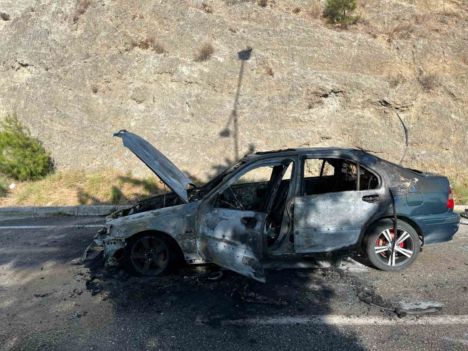 20 gün önce satın aldığı otomobil alev alev yandı 