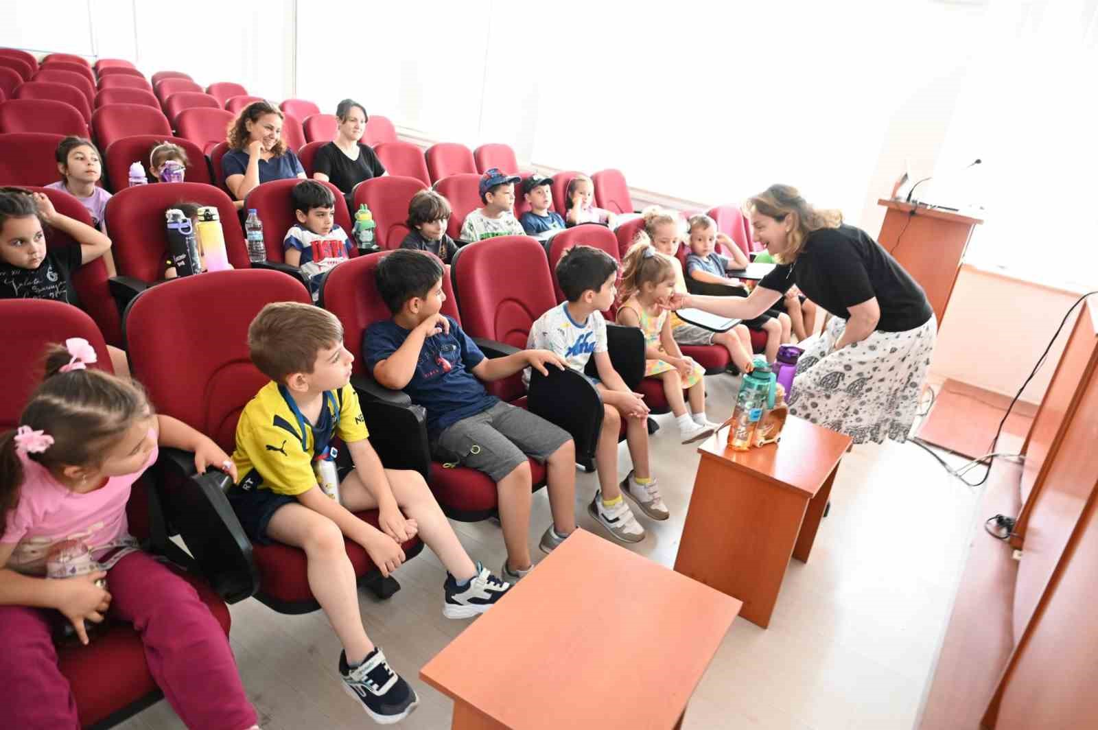 Minik eller Denizli Horozu üretimini öğrendi 